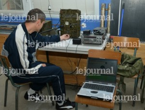 fabrice-aux-commandes-de-sa-radio-grc-9-photo-f-n-(clp)